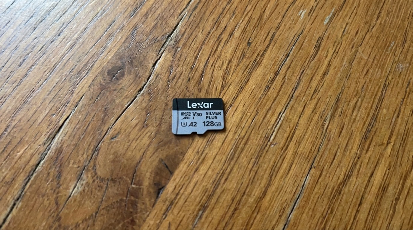 Lexar 128GB MicroSD 記憶卡資料救援：外籍交換生珍貴回憶重現 - Flash